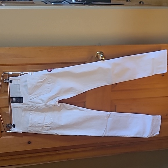 NWT  Levi's 502 Taper white team Canada jeans size 27 x 34 - Picture 3 of 5